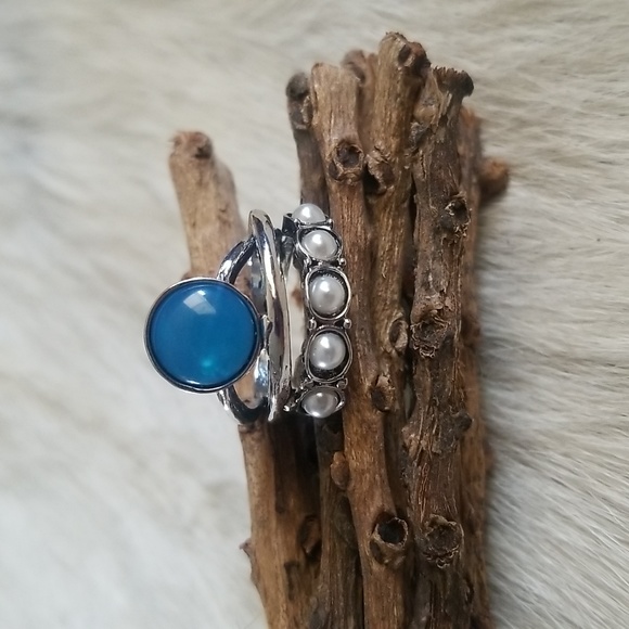 Blue Solitaire Ring - Picture 2 of 8